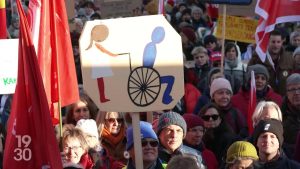 À Berne, les soignants exigent des conditions de travail améliorées et une meilleure gestion du personnel infirmier