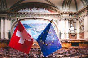 Initiative sur la neutralité: le clivage politique ravive un vieux débat suisse