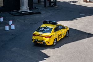 Uber en ligne de mire: les chauffeurs suisses réclament la fin des algorithmes opaques
